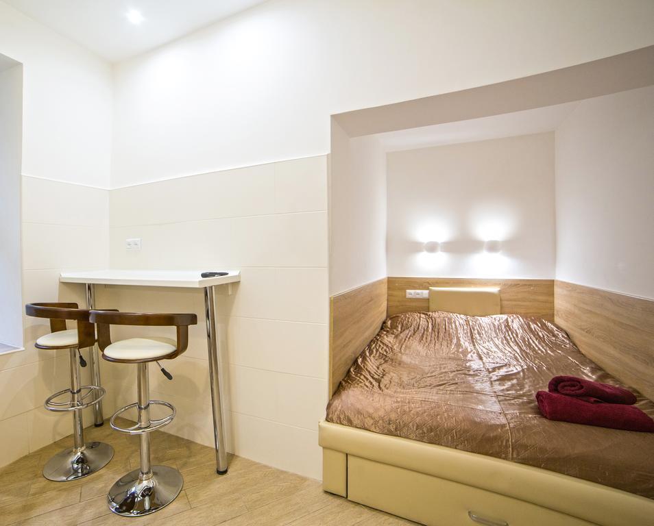 Mini Smart Apartments On Viacheslava Chornovola Avenue 21-1 Lviv Extérieur photo